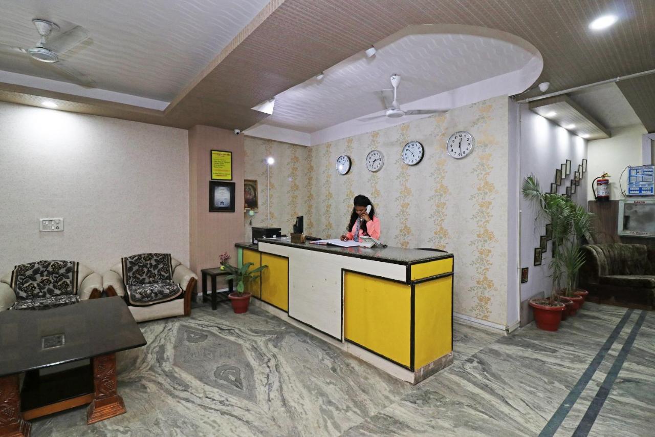Oyo Embassy Suites New Delhi Exterior photo